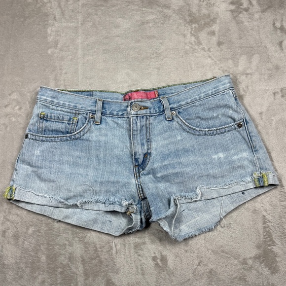 Vintage Levi’s Boyfriend 100% Cotton Worn In Light Blue Denim Shorts Size 5 - Picture 6 of 16